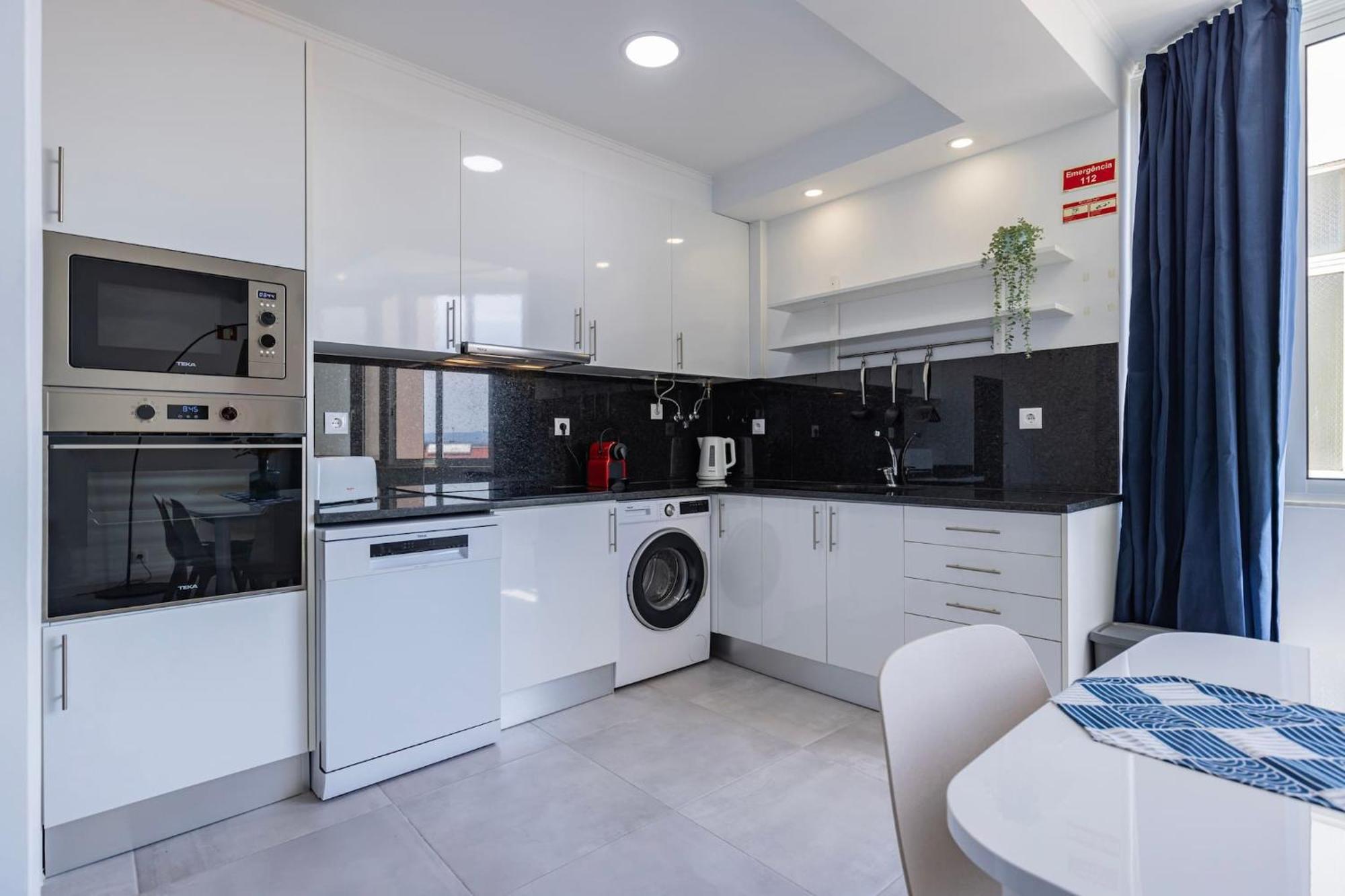 Urban Elegance Apartment Almada Esterno foto