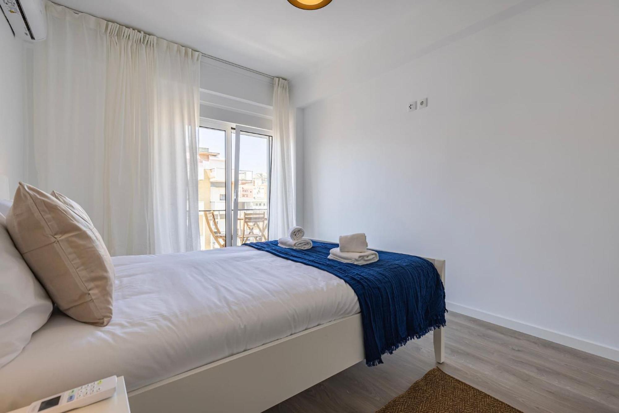Urban Elegance Apartment Almada Esterno foto